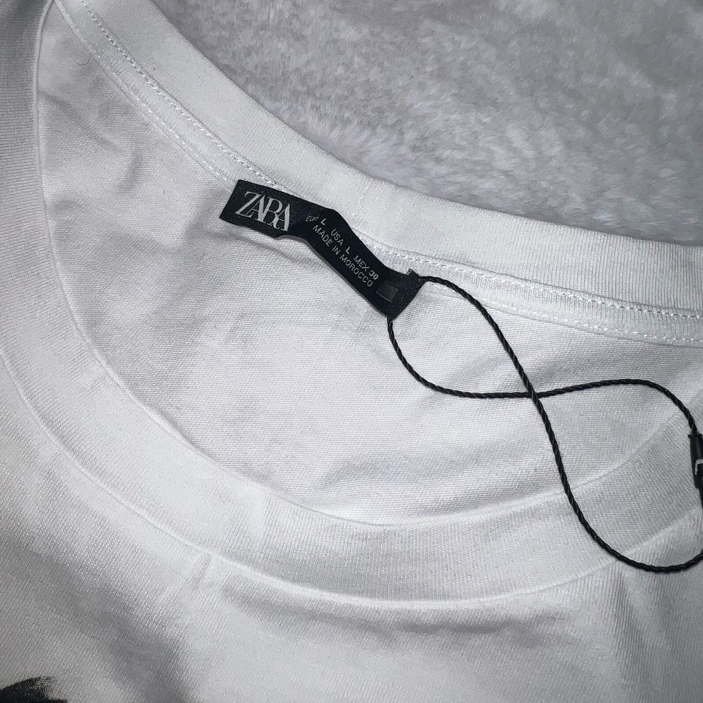 Zara White Tee with Blue Abstract Design - Picture 5 of 5